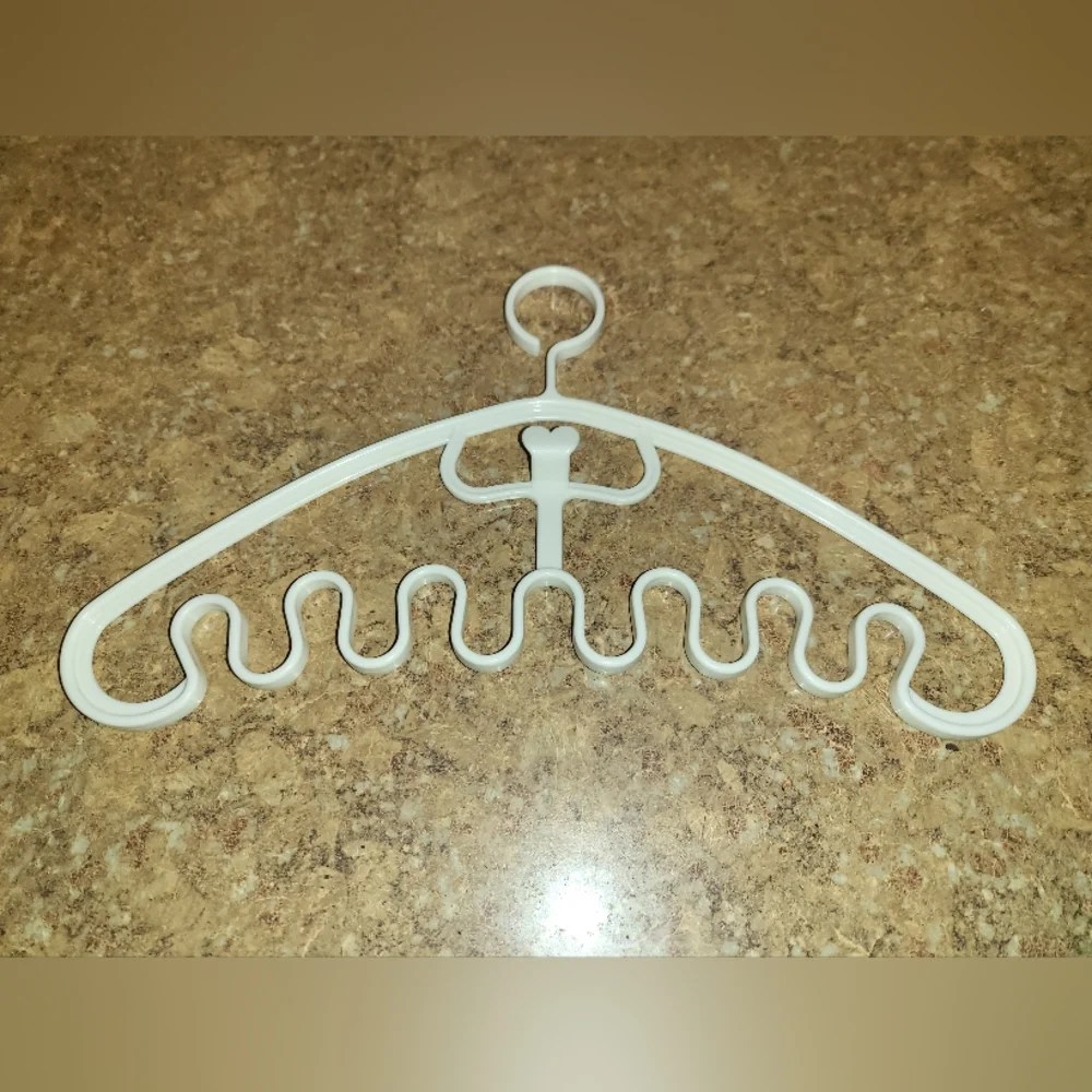 Multi-Functional Wave Pattern Plastic Hanger 2 Pc